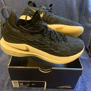 Men’s Nike lebron 15 low basketball shoe